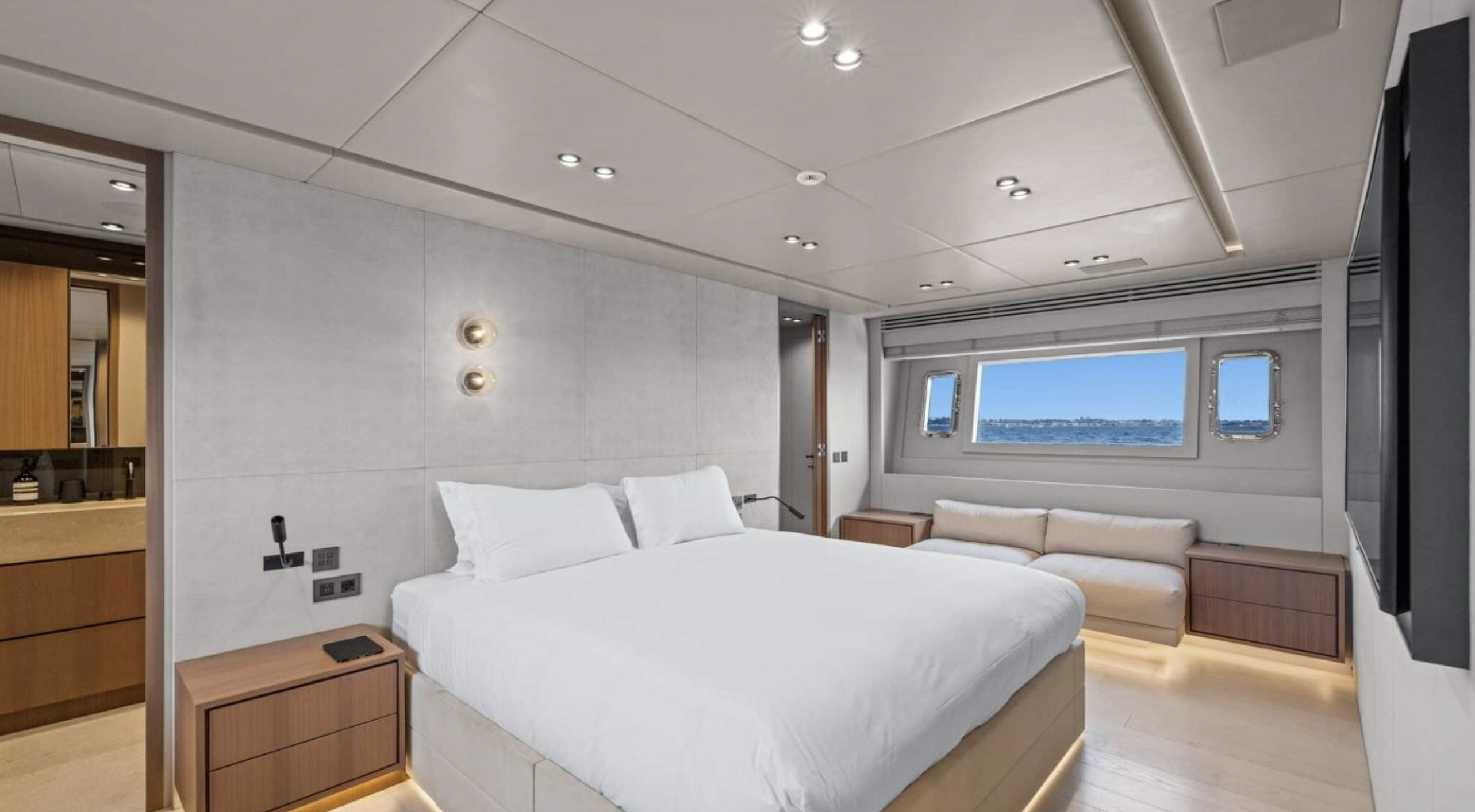 110 Feet FM Super Yacht  - Image 2